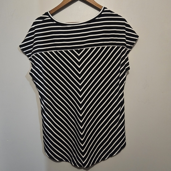Cristina B Stylish Black and White Striped Short Sleeve Top Casual Size XL - Picture 3 of 7